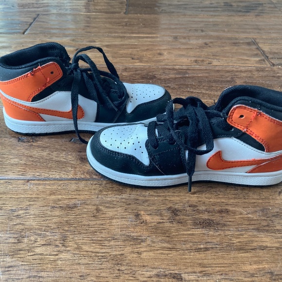Nike Air Jordan Youth sz 1 Shattered Backboard Orange/Black Hightops - Picture 4 of 11